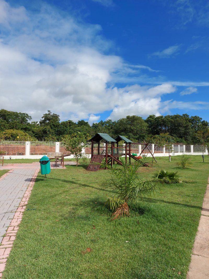 Casa em Condomínio - Venda - Petrópolis - Várzea Grande - MT