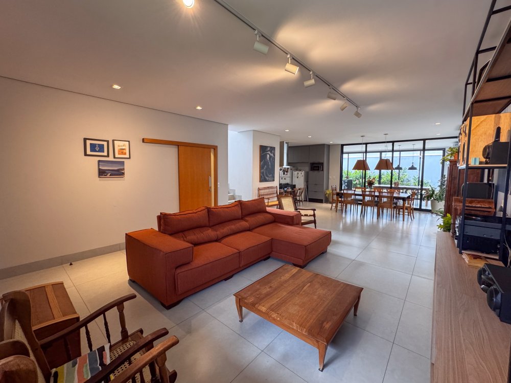 Casa Alto Padrão - Venda - Condomínio Residencial Vila Jardim - Cuiabá - MT